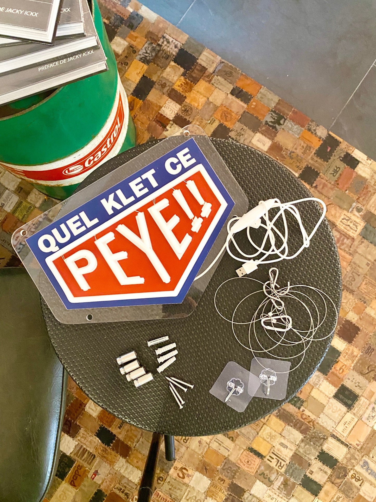 Panneau Néon "Quel Klet ce Peye"